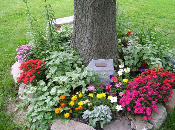 Making a pretty memory garden can can help in the bereavement process Make a memory garden