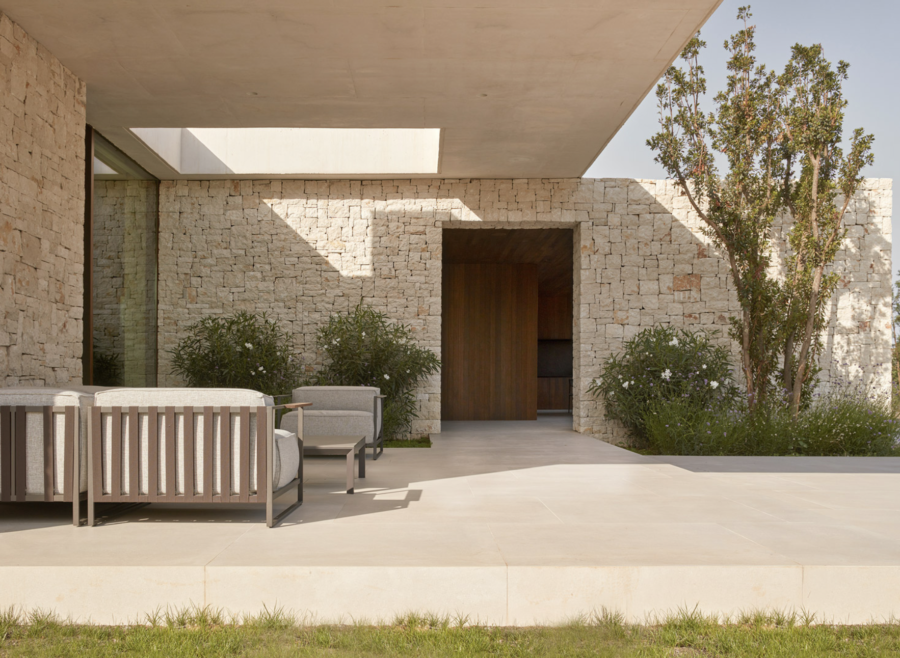 house near Valencia by Ramon Esteve house near Valencia by Ramon Esteve