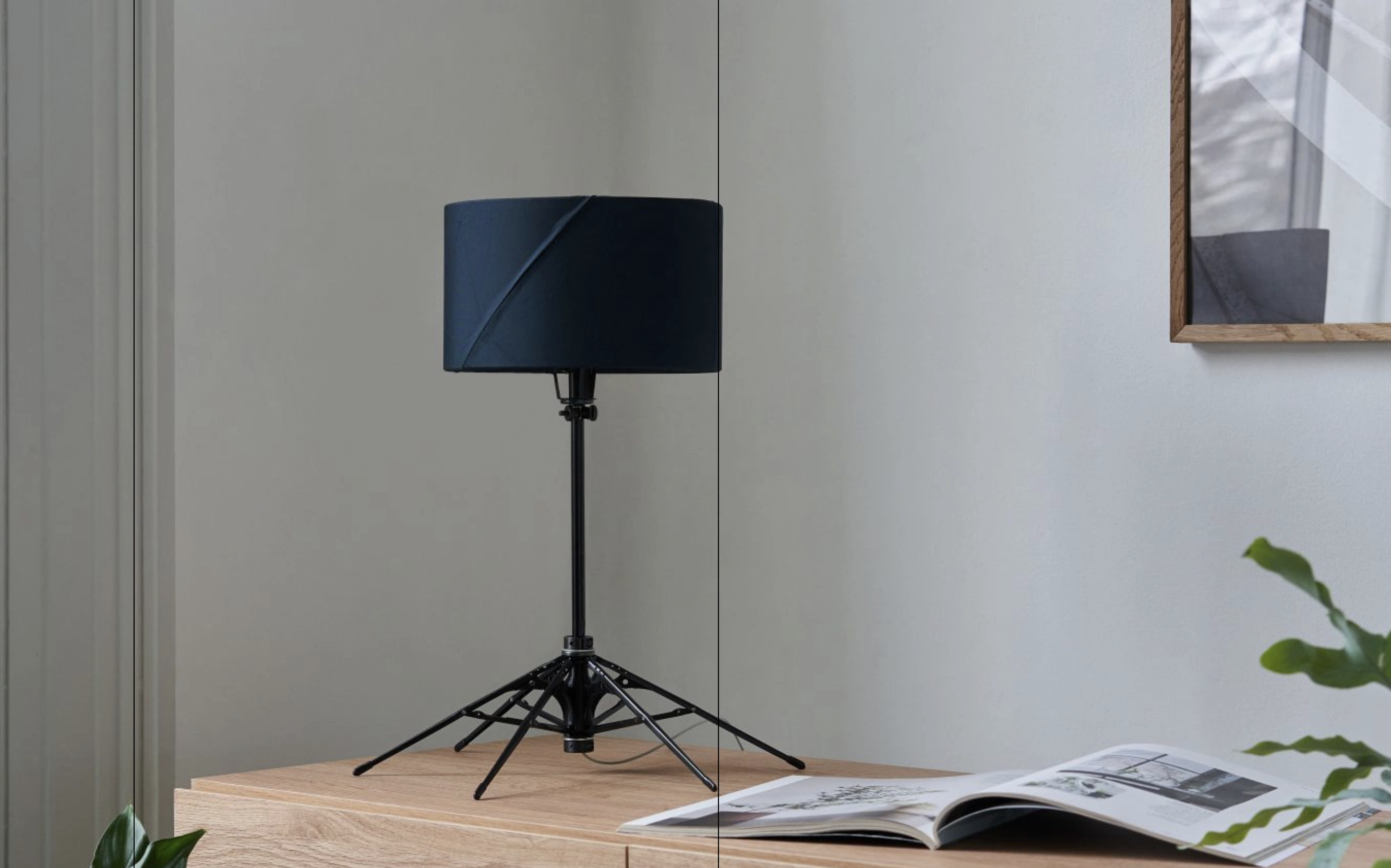 anti's table lamp in black