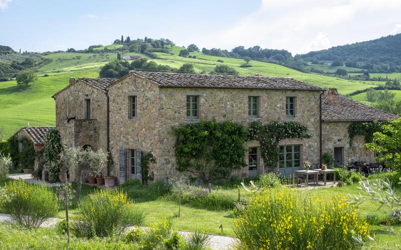 Follonico farmhouse in Tuscany, perfect for eco holidays